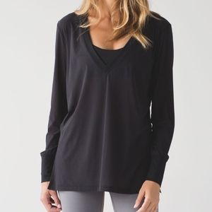 Lululemon black long sleeve v neck mesh tee size 4